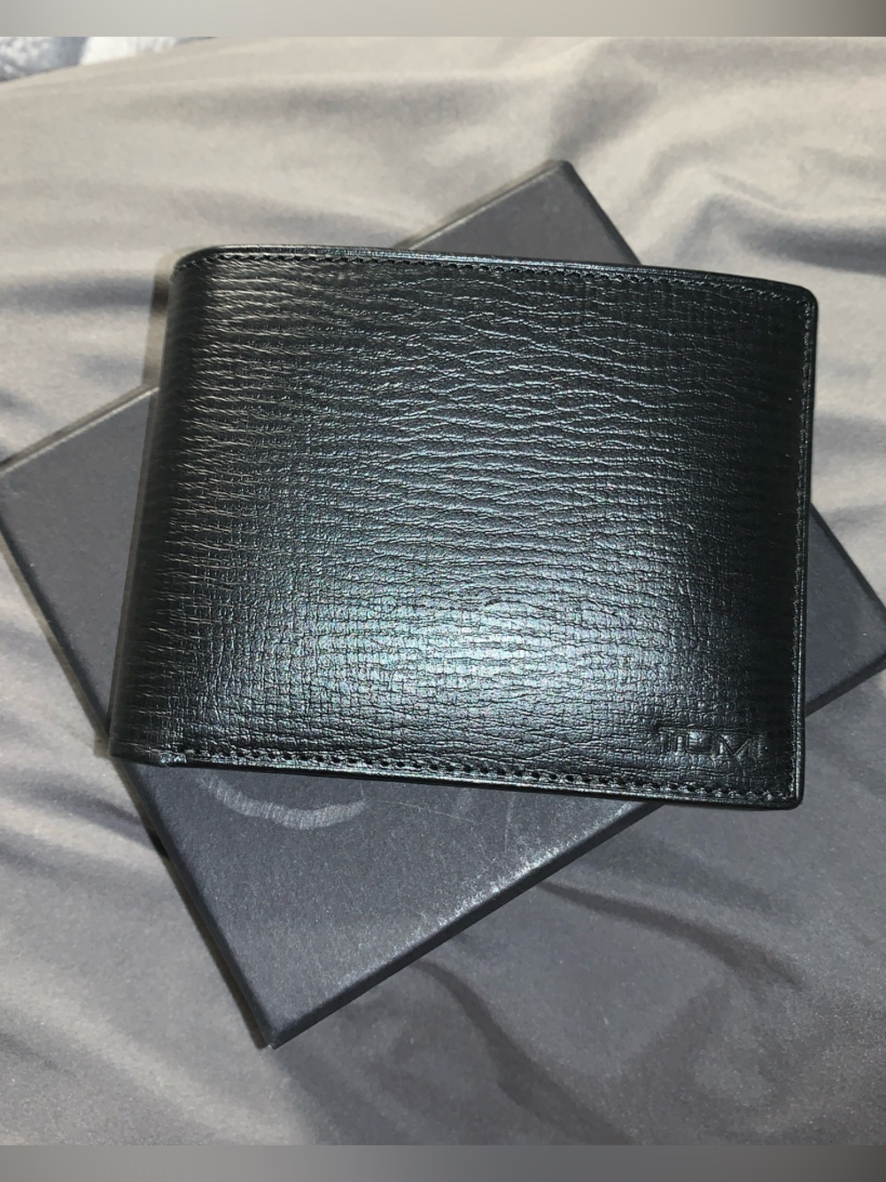 Tumi Black Leather Men's Bifold Wallet